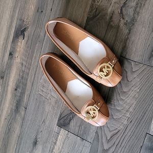 Michael Kors tan leather flats
